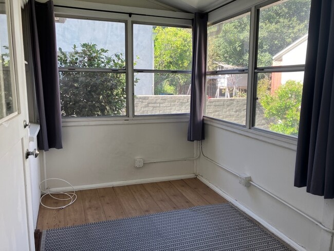 Building Photo - 1726 La Senda Pl