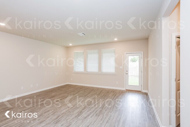 Building Photo - 6649 Tiger Pointe Dr.