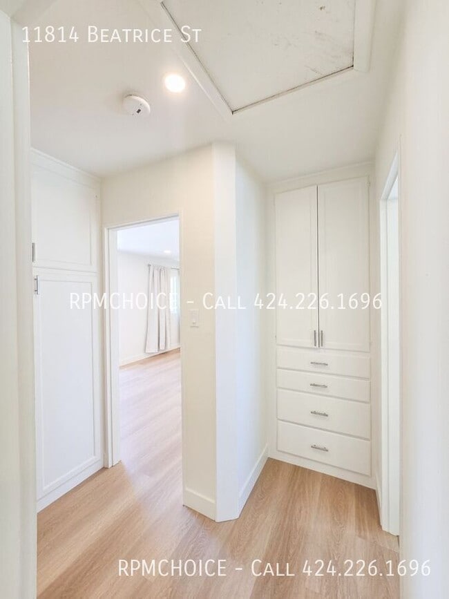 Building Photo - 11814 Beatrice St