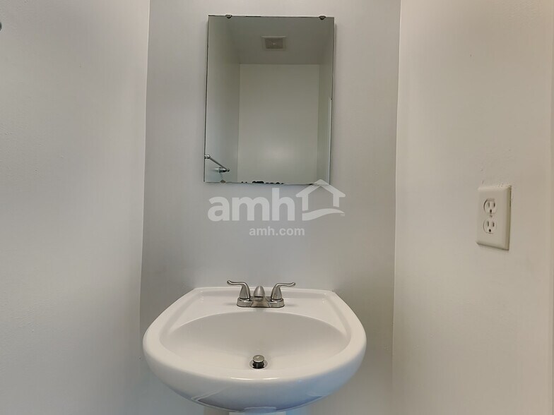 Building Photo - 4 Woodsong Ct