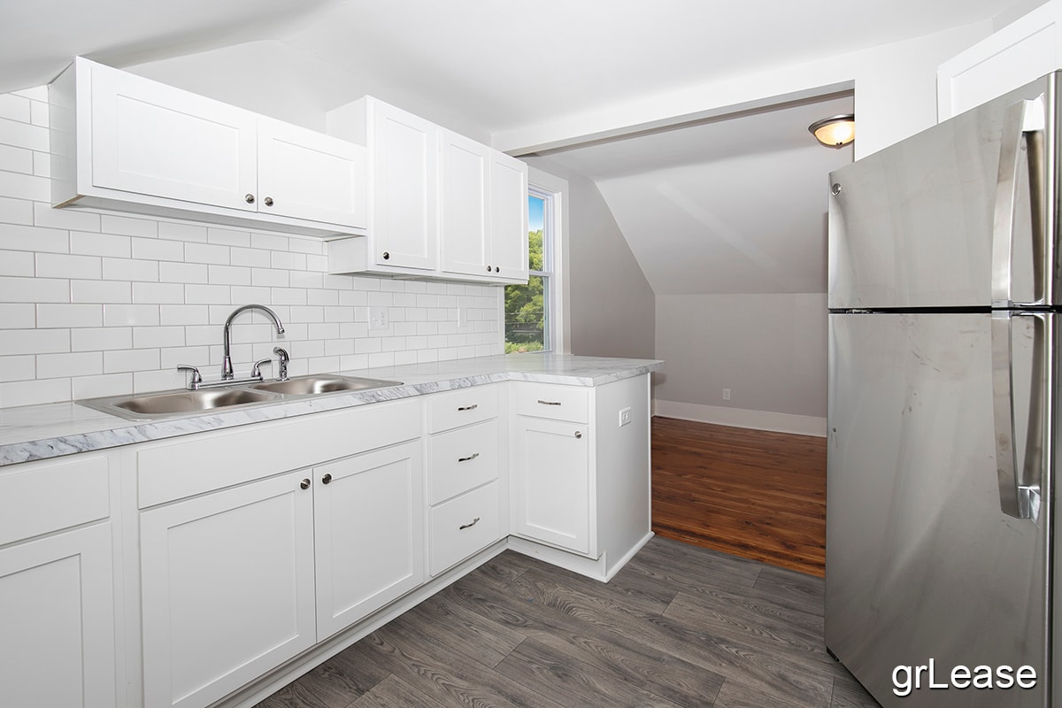 Building Photo - 25 Seward Ave NW