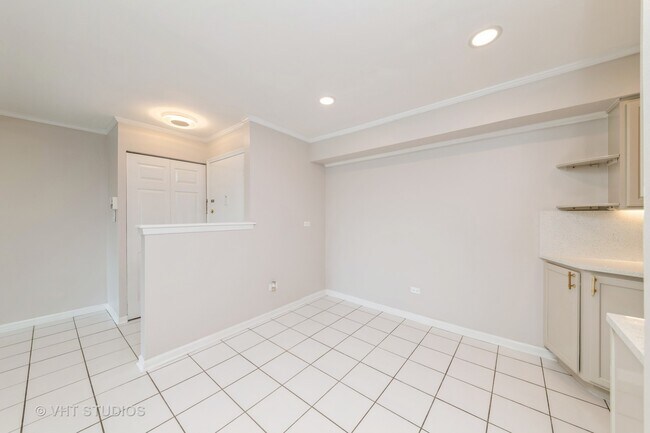 Building Photo - 1511 N Windsor Dr