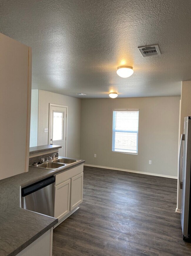 Building Photo - *PreLeasing* Four Bedroom | Two Bath Home in Bridlewood