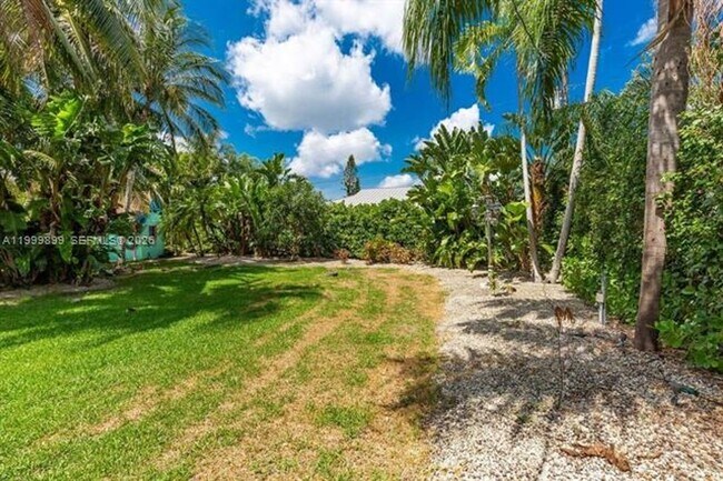 Building Photo - 14610 Tarpon Dr