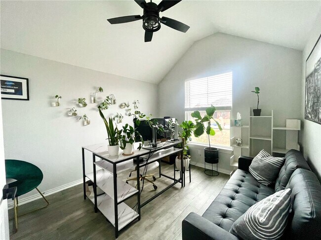 Building Photo - 2014 W Chandler Ave