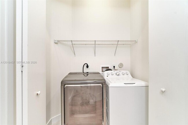 Building Photo - 10447 NW 66th St