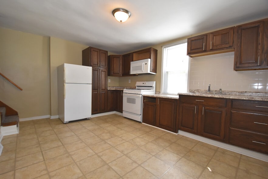 Primary Photo - 1021 Joseph St