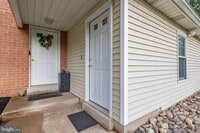 Building Photo - 560B Thrush Ct