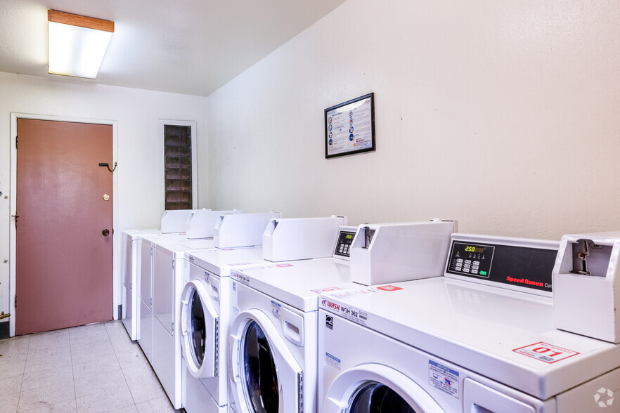 Laundry Room - 315 S Crescent Ave