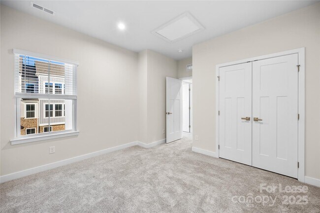 Building Photo - 9769 Oaklawn Blvd NW