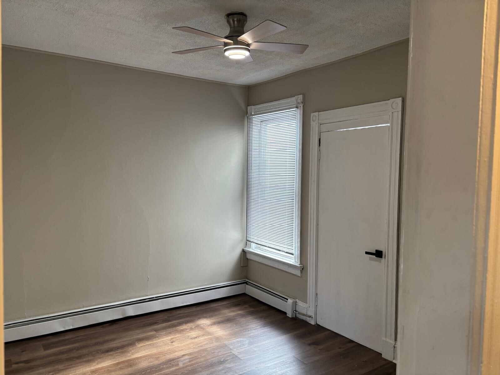 Building Photo - 633 Main St