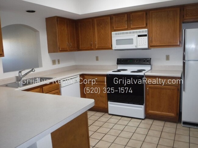 Building Photo - Cute 2 Bedroom, 2 Bath Townhome  (Speedway...