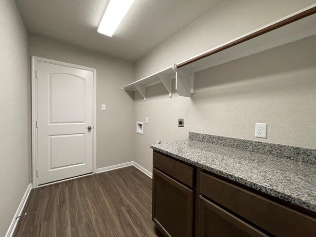 Building Photo - 7519 Broadmoor Cv