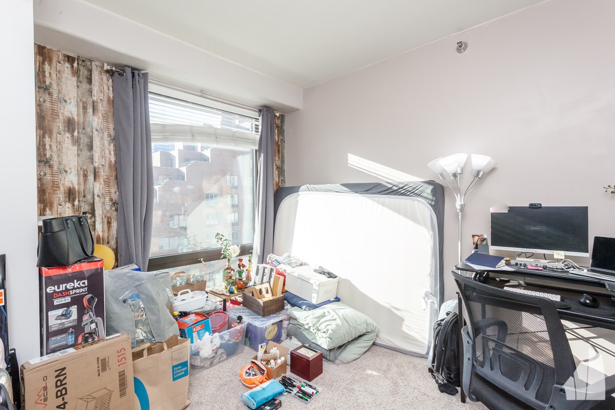 Building Photo - 1 E 8th St