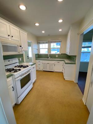 Kitchen - 4153 Duquesne Ave