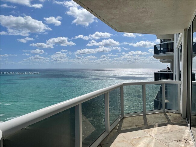 Primary Photo - 4779 Collins Ave