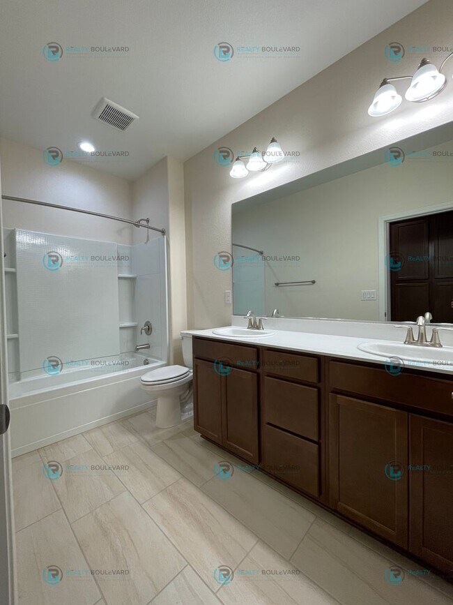 Building Photo - 3-Bedroom 2.5 Bathroom 2 car garage Condo in Carson City