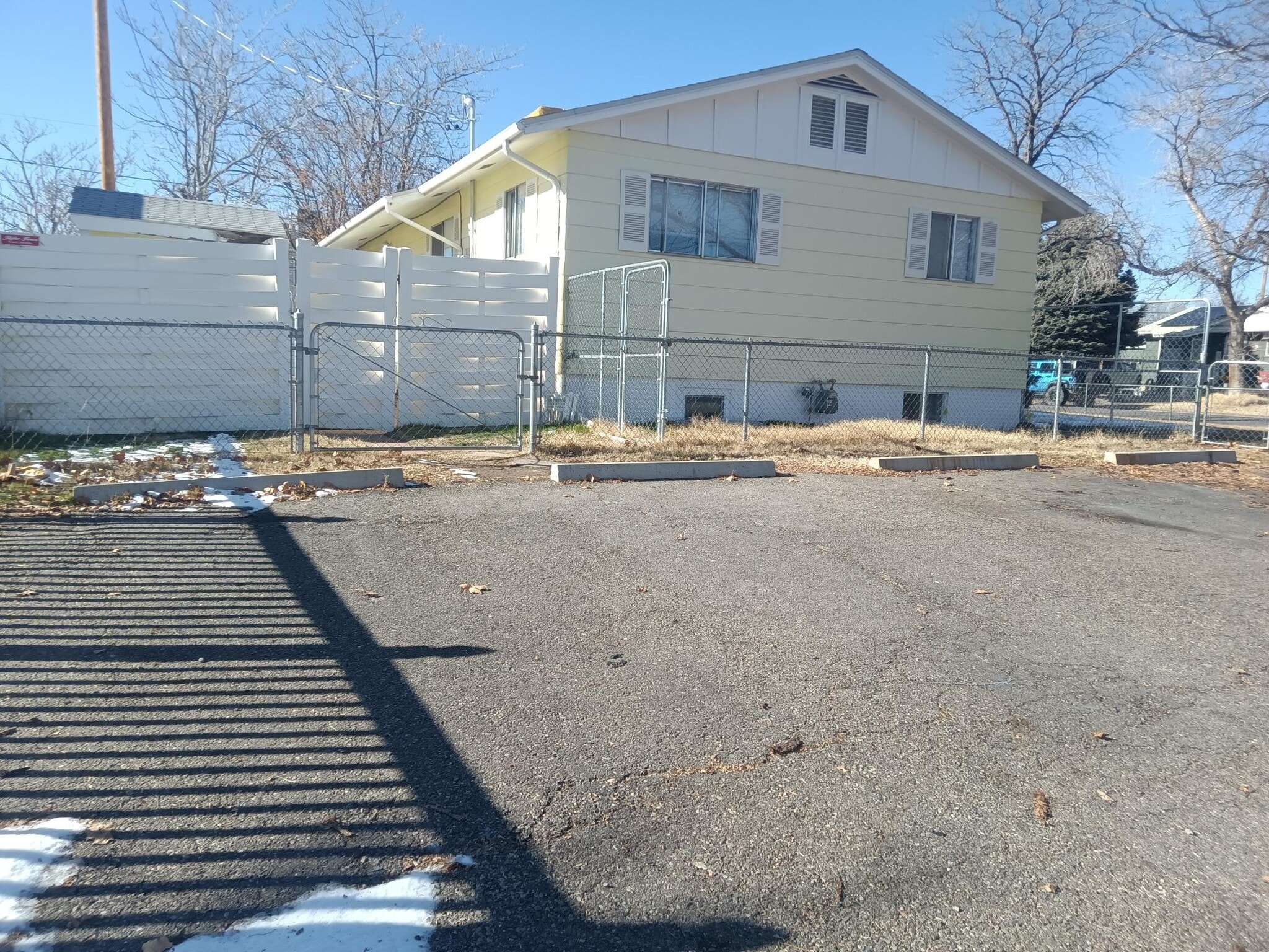 Building Photo - 335 W Kennedy Ave