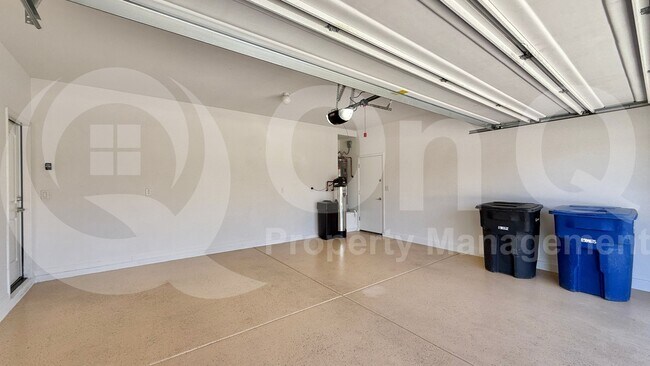 Building Photo - 730 N Robins Way