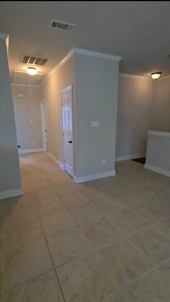 Building Photo - 818 Meadow Bend Dr