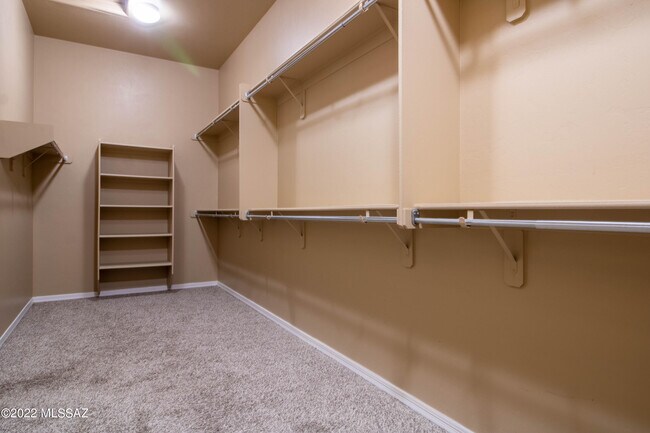 Building Photo - 12565 N Golden Mirror Dr