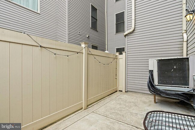 Building Photo - 823 N 15th St