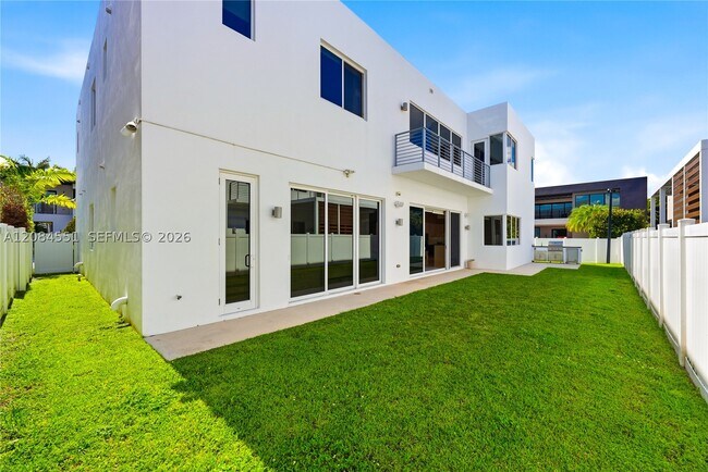 Building Photo - 7525 NW 103rd Pl