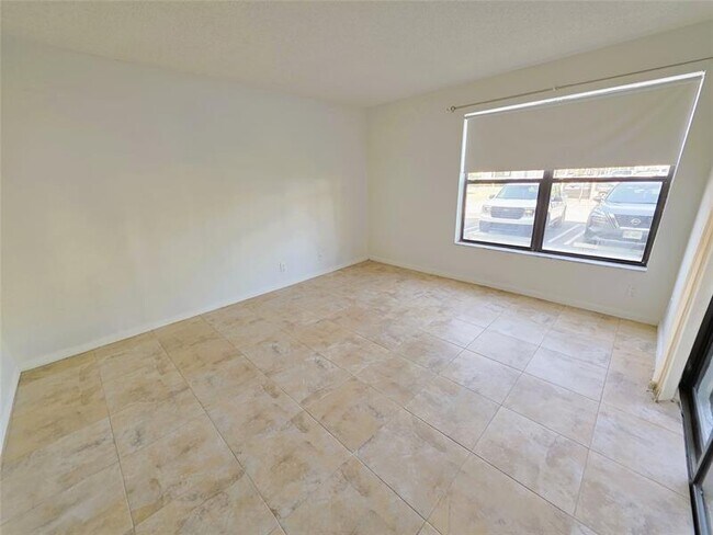 Building Photo - 2320 S Cypress Bend Dr