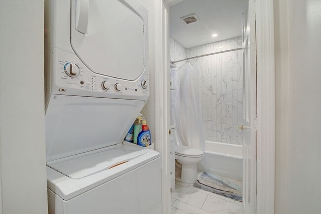 Building Photo - 65 Hemenway St