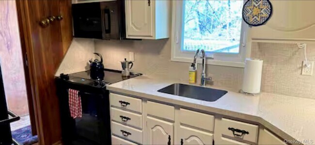 Building Photo - 9 Johnston Rd