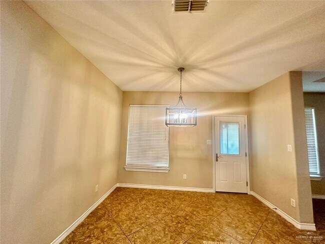 Building Photo - 29 Santa Maria St