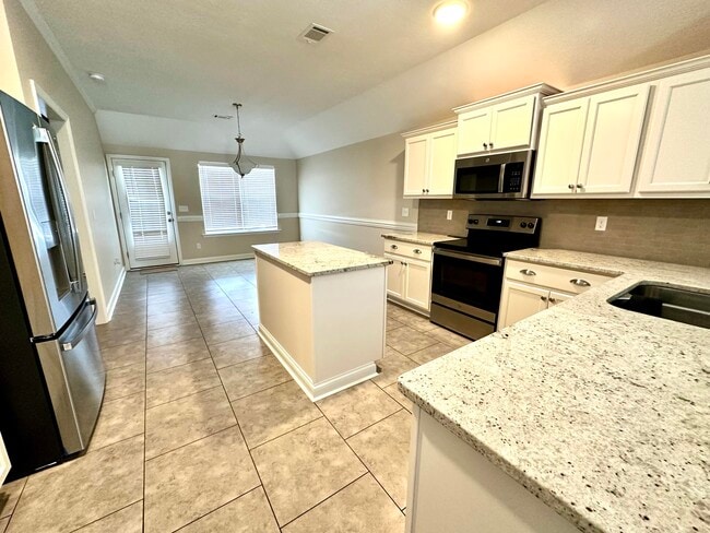 Building Photo - 822 Goodale Dr