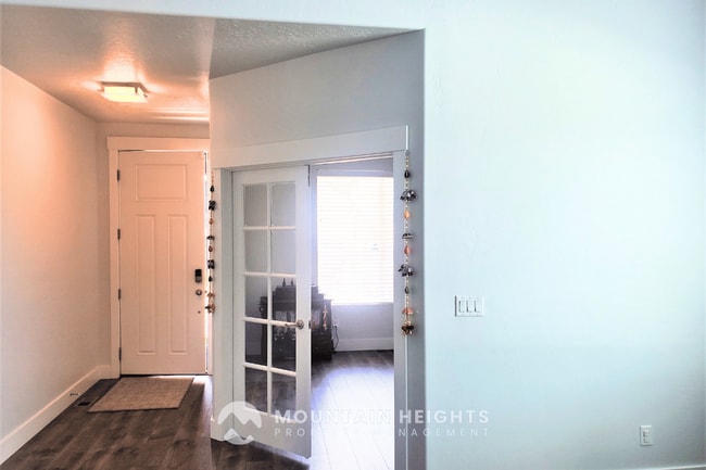 Building Photo - 3861 Spring Brook Ln