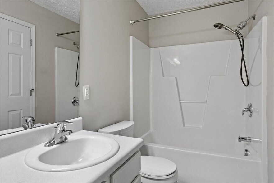 Building Photo - 446 Saint John Dr