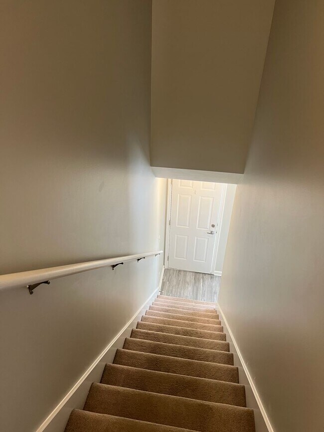 Building Photo - Coming Soon! Fresh updates on Old Dayton Pike