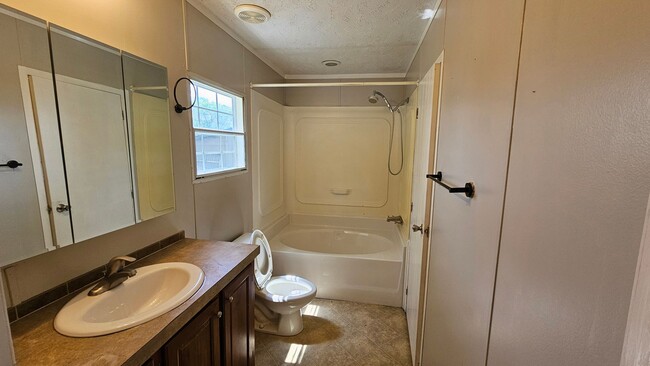 Building Photo - 3 bedroom, 2 bathroom Double Wide