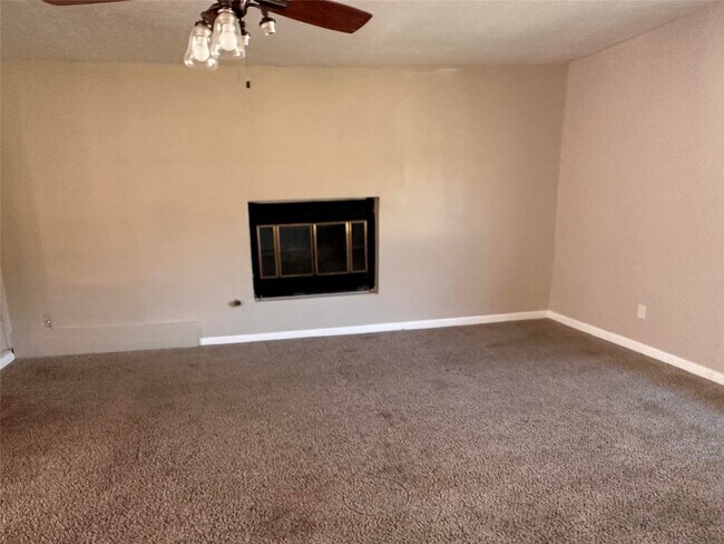 Building Photo - 17210 Woodburn Dr