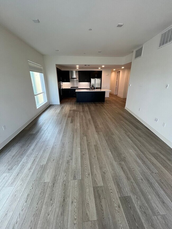 Building Photo - February Ready! Modern Mission Valley Condo in Civita Park