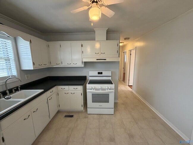 Building Photo - 756 Morris St SW