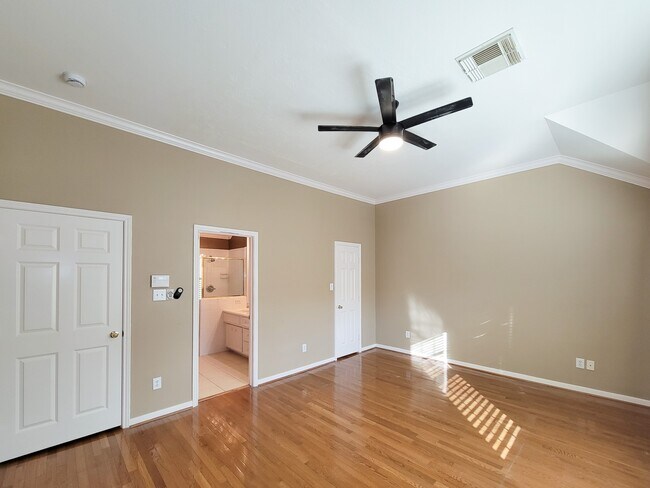 Building Photo - 2208 Taft St