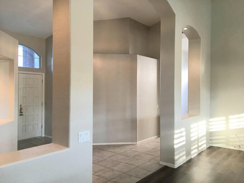 Building Photo - 792 N Lisbon Dr
