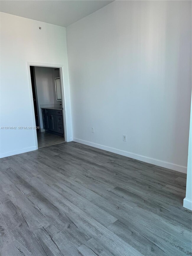 Building Photo - 1900 N Bayshore Dr