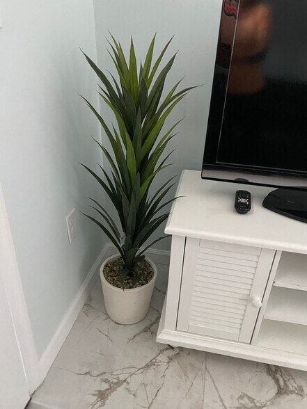 Building Photo - 749 1st St