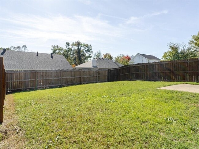 Building Photo - 12 Holly Dr