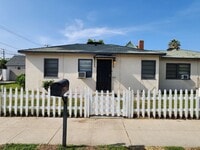 Building Photo - Pershing Duplex