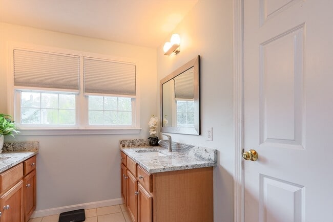 Building Photo - 348 Osgood St