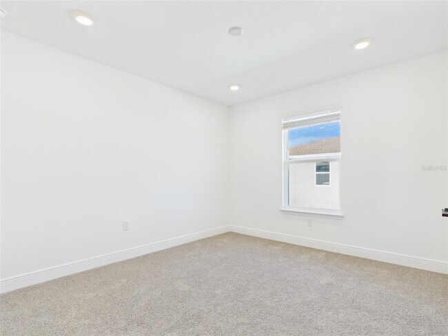 Building Photo - 5611 SW 72nd Ct