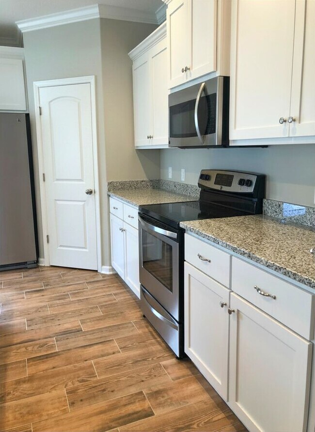 Building Photo - 3/2 with landscaping included!