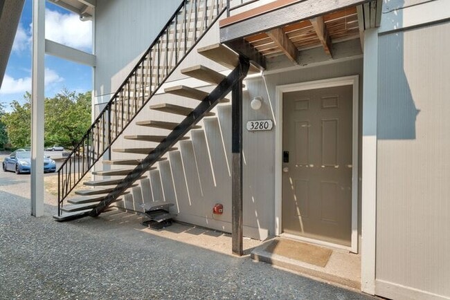 Building Photo - Cozy up in front of a fireplace in this beautiful 2bedroom!!!