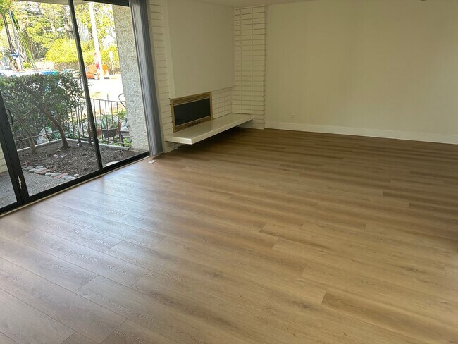 Building Photo - 7700 Pso Del Rey